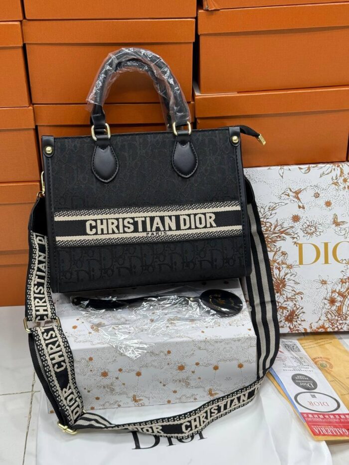 C DIOR 9212 - Image 1