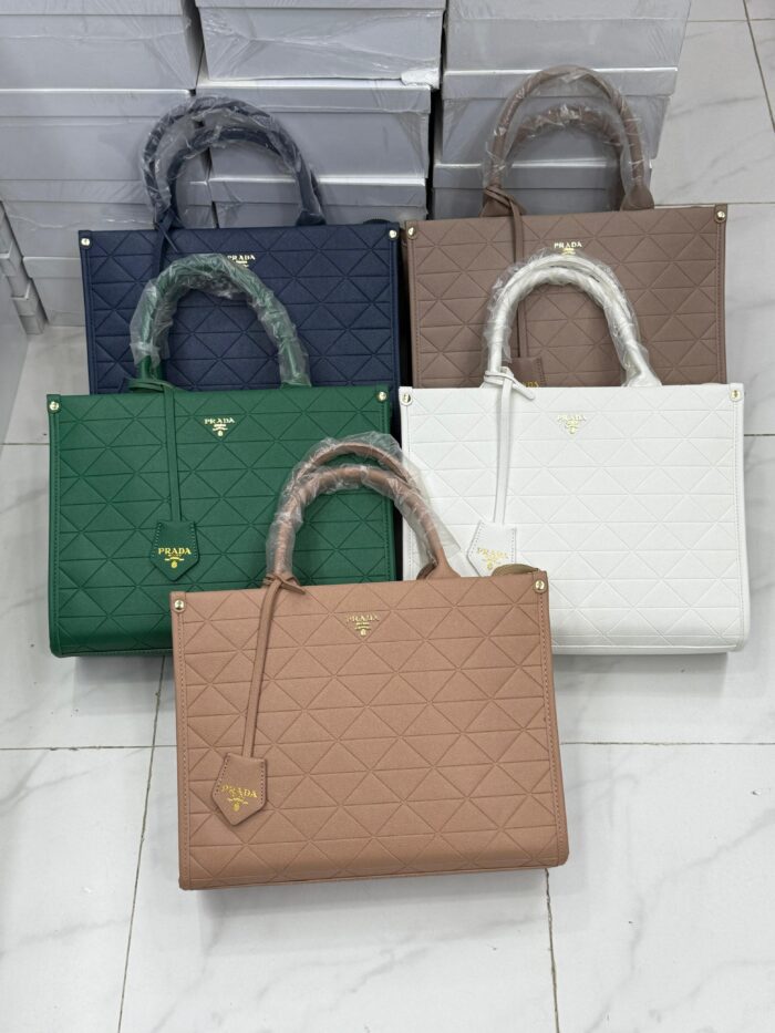 PRADA 001 - Image 7