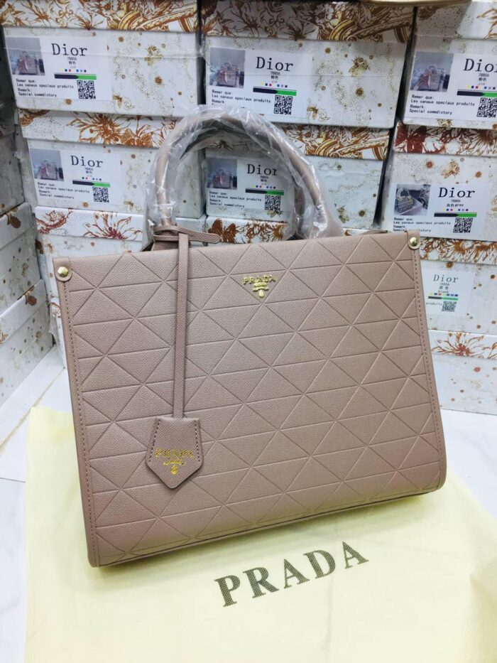 PRADA 001 - Image 3