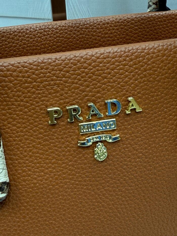PRADA 0099 - Image 1