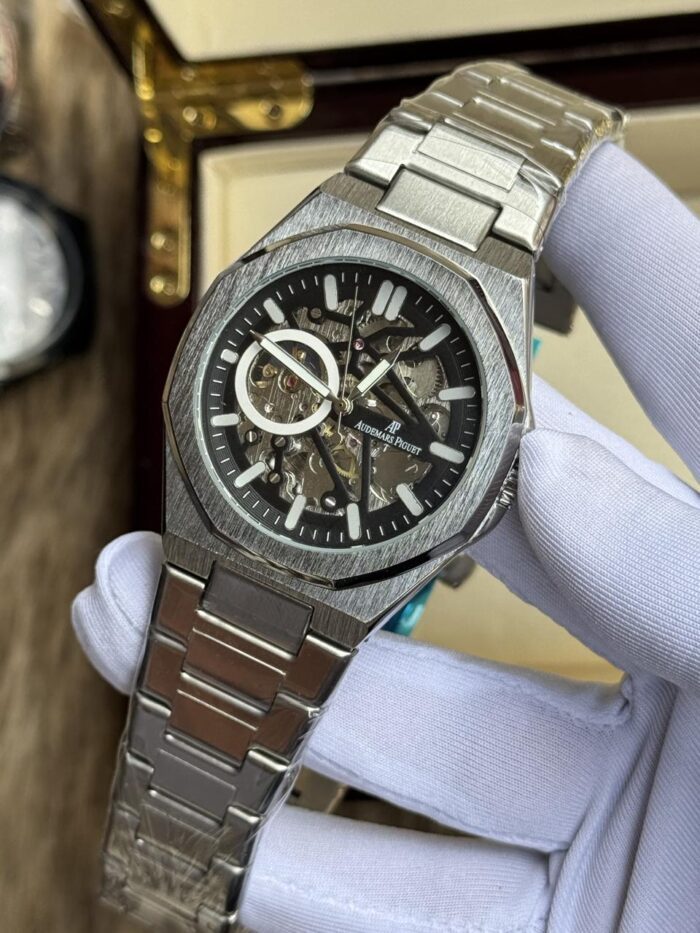 WATCH 022 - Image 1