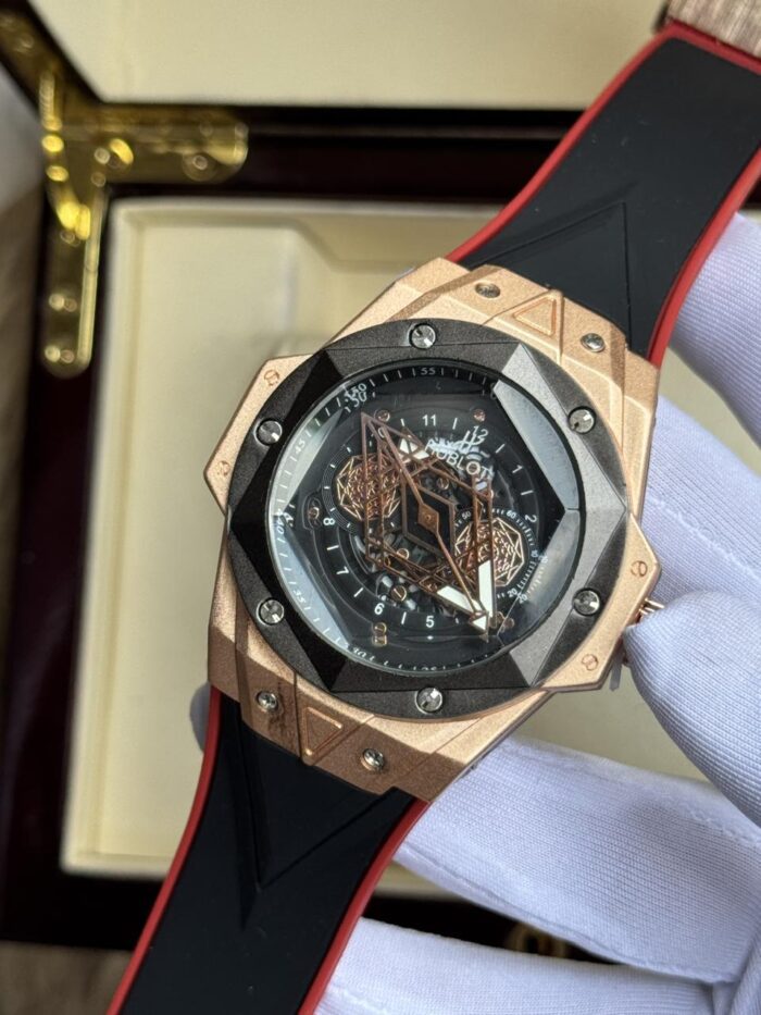 WATCH 025 - Image 1
