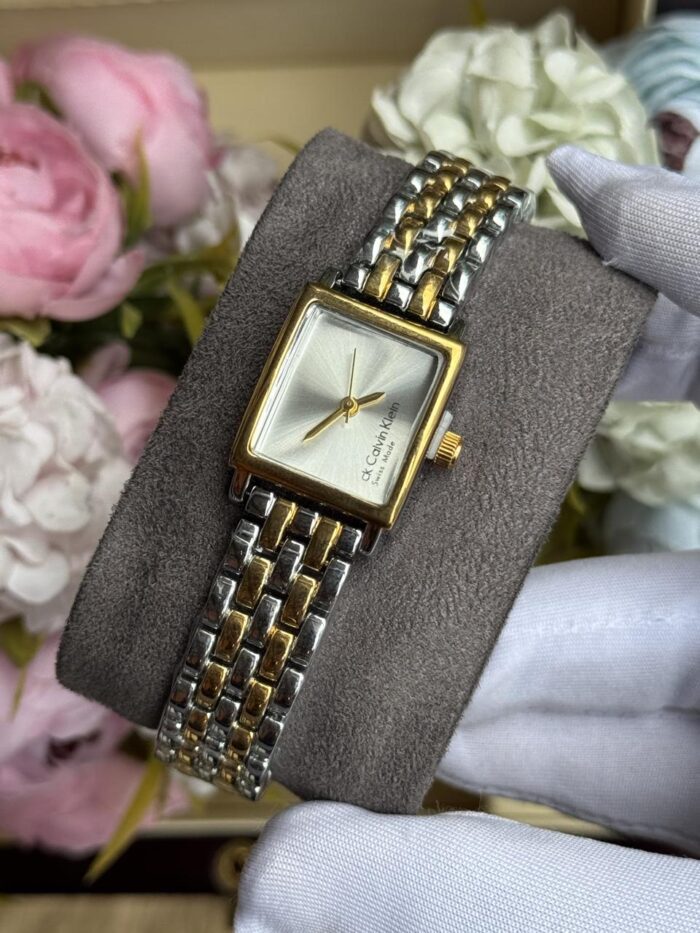 WATCH 040 - Image 1