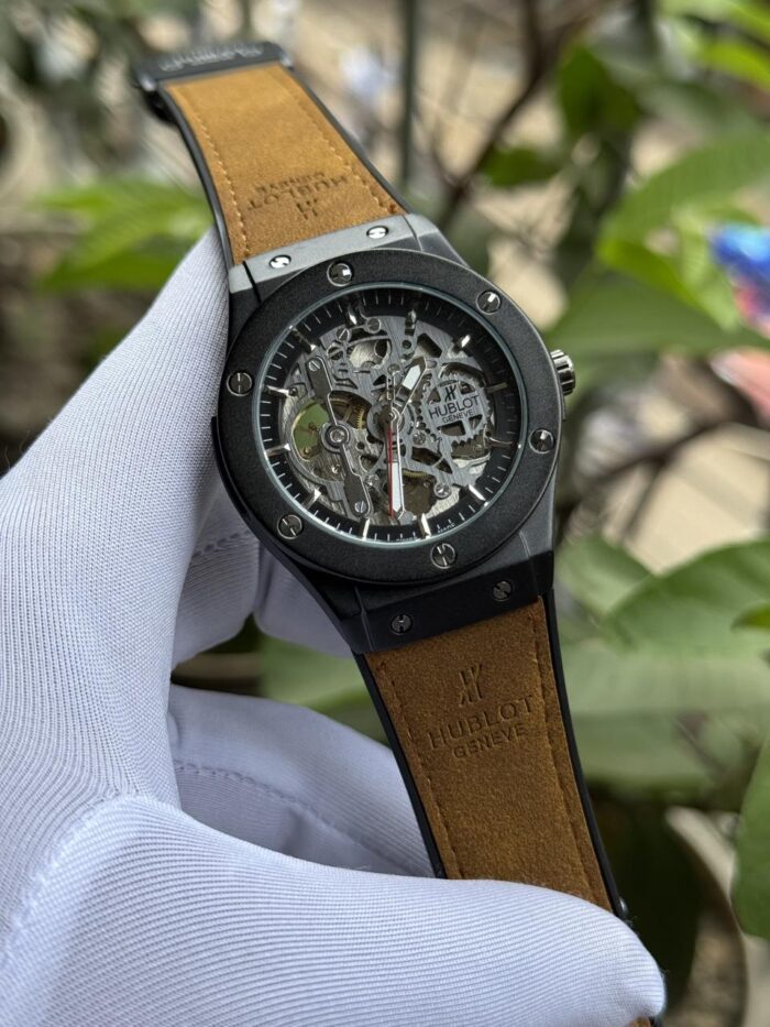 WATCH 042 - Image 2