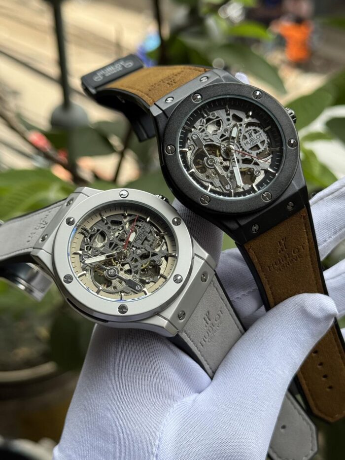 WATCH 042 - Image 1