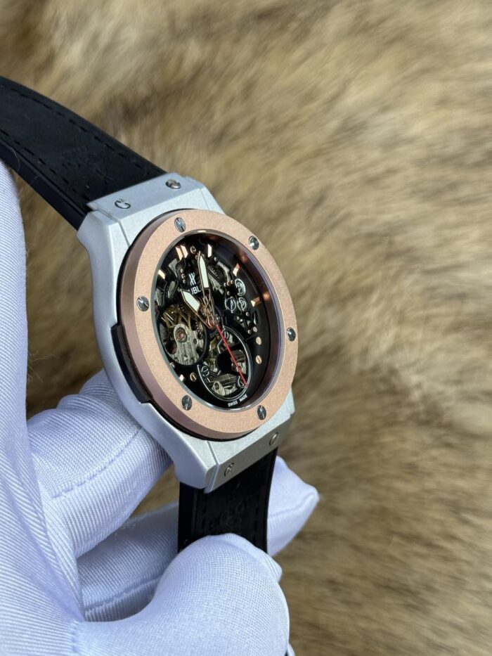 WATCH 043 - Image 2