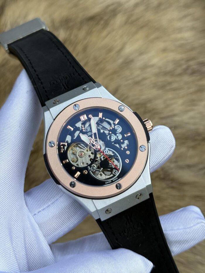 WATCH 043 - Image 3