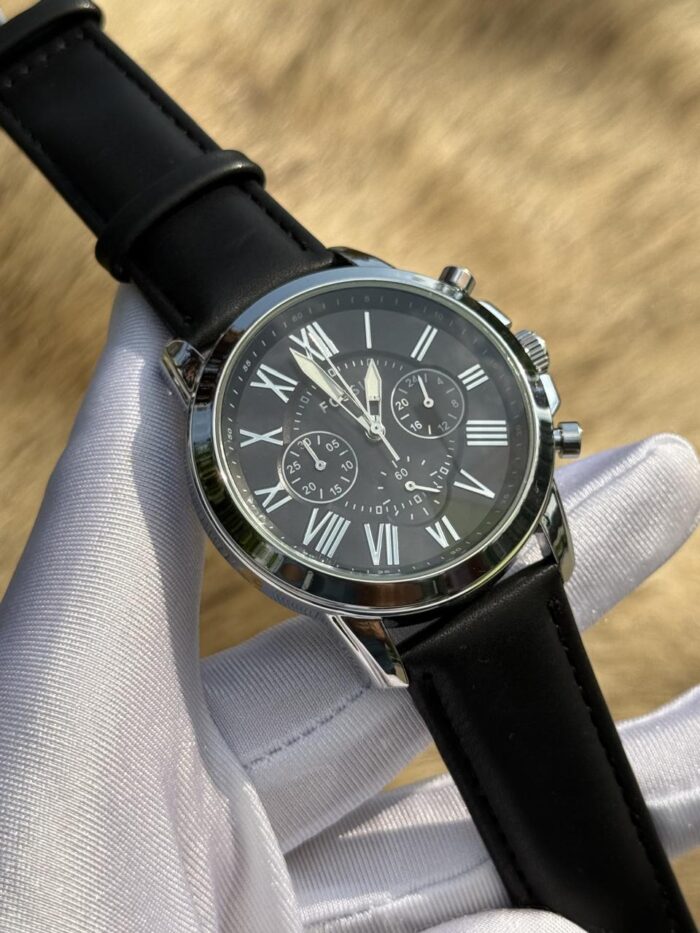 WATCH 044 - Image 1