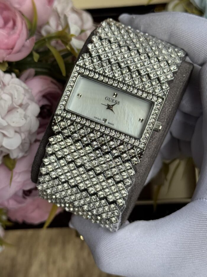 WATCH 082 - Image 1