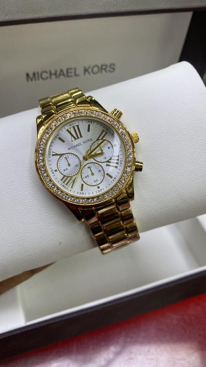 WATCH 070 - Image 1