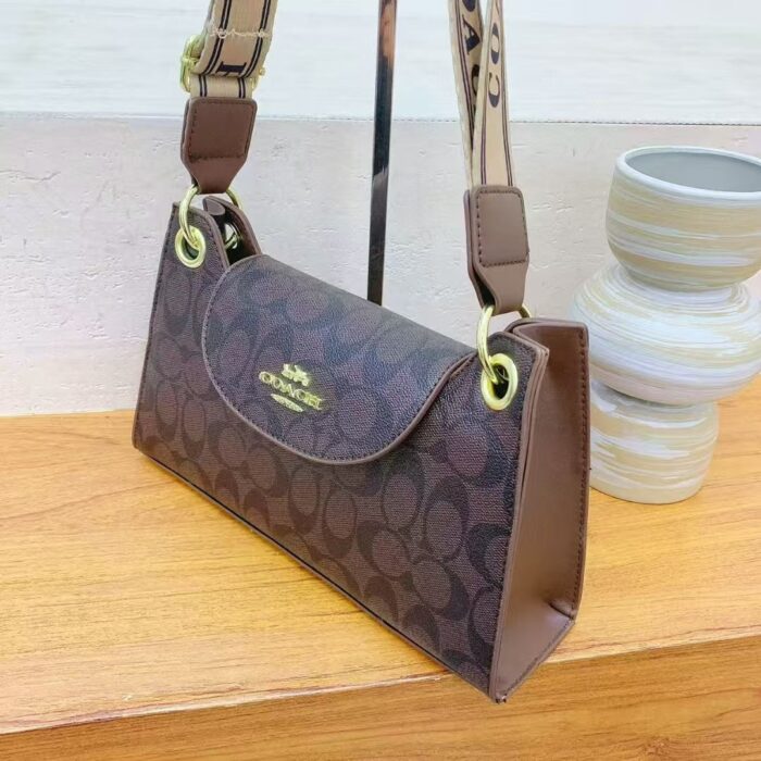 COACH 111 - Image 6