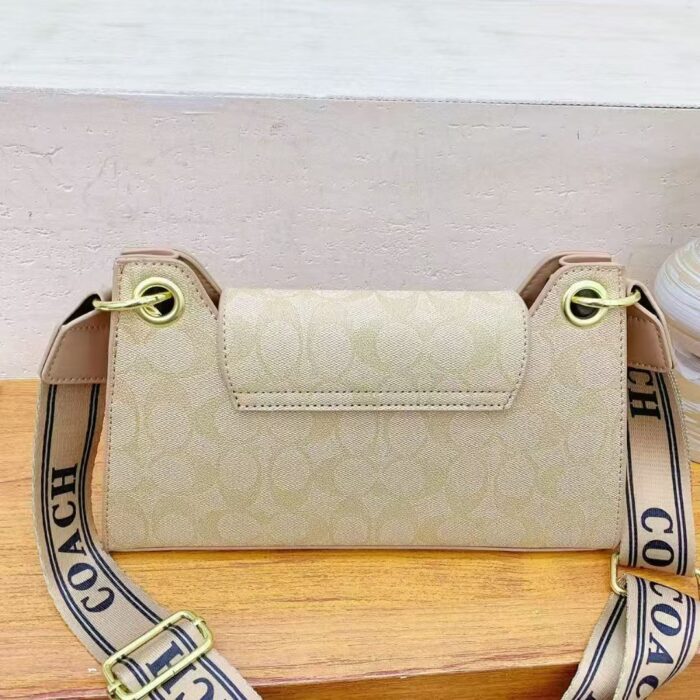 COACH 111 - Image 8
