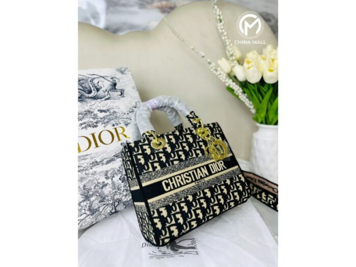 CHRISTIAN DIOR - Image 1