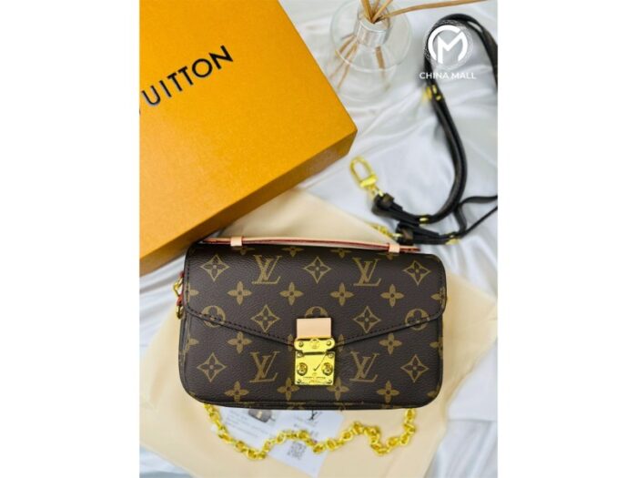 LOUIS VUITTON - Image 1