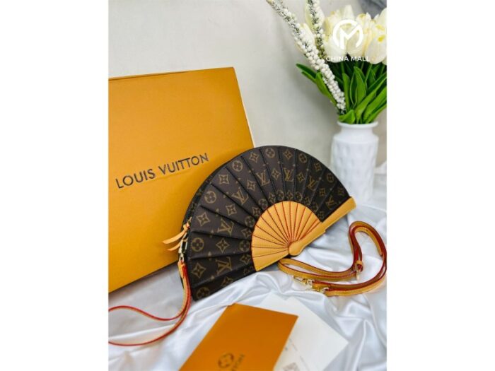 LOUIS VUITTON - Image 1