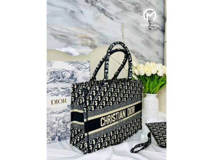 CHRISTIAN DIOR - Image 1