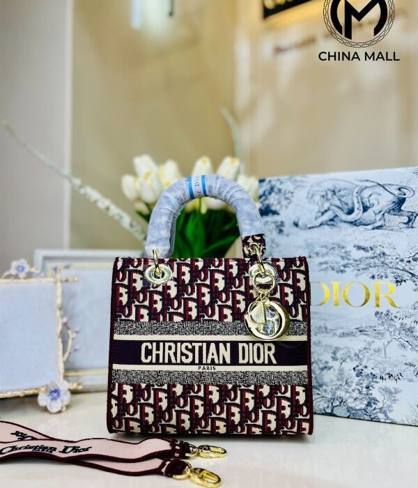 CHRISTIAN DIOR