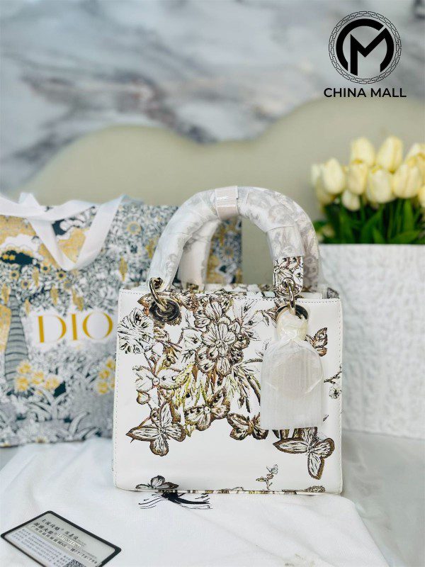 WhatsApp Image 2025-11-07 at 6.08.59 PM (1) CHRISTIAN DIOR - Image 1