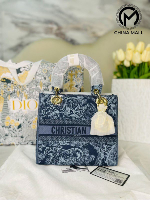 WhatsApp Image 2025-11-07 at 6.08.59 PM (2) CHRISTIAN DIOR - Image 1