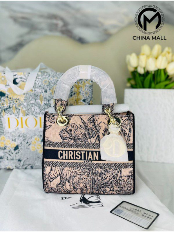 WhatsApp Image 2025-11-07 at 6.09.01 PM (2) CHRISTIAN DIOR - Image 1